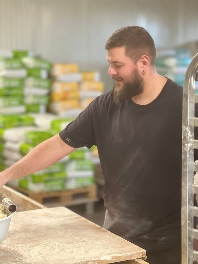 Fabien-a-l-atelier-sucre-sale-min